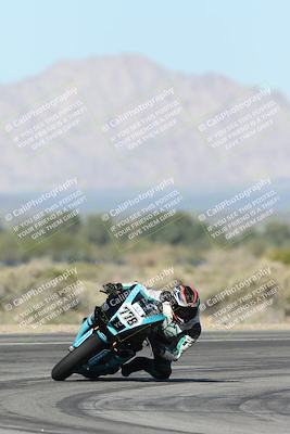 media/Jan-15-2026-Racers Edge (Thu) [[dfebeb70ab]]/2-A Group/Session 3 (Turn 16)/